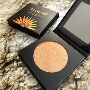 Araceli Tequila Highlighter